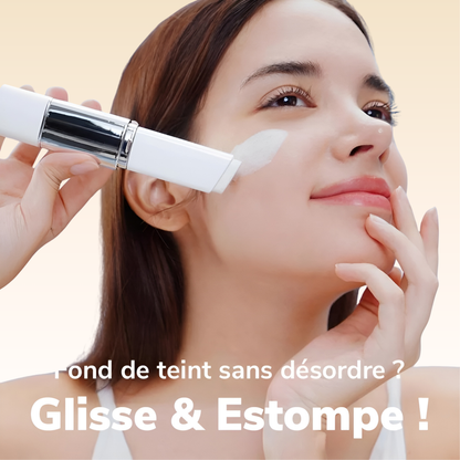 2-in-1-Foundation mit integriertem Pinsel