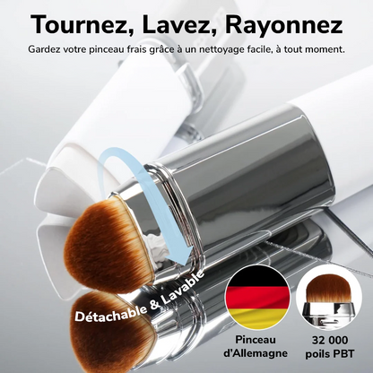 2-in-1-Foundation mit integriertem Pinsel