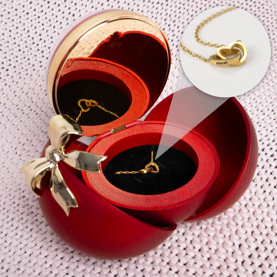 Ewige Rose in Kugelbox – Doppelherz-Halskette mit persönlicher Gravur